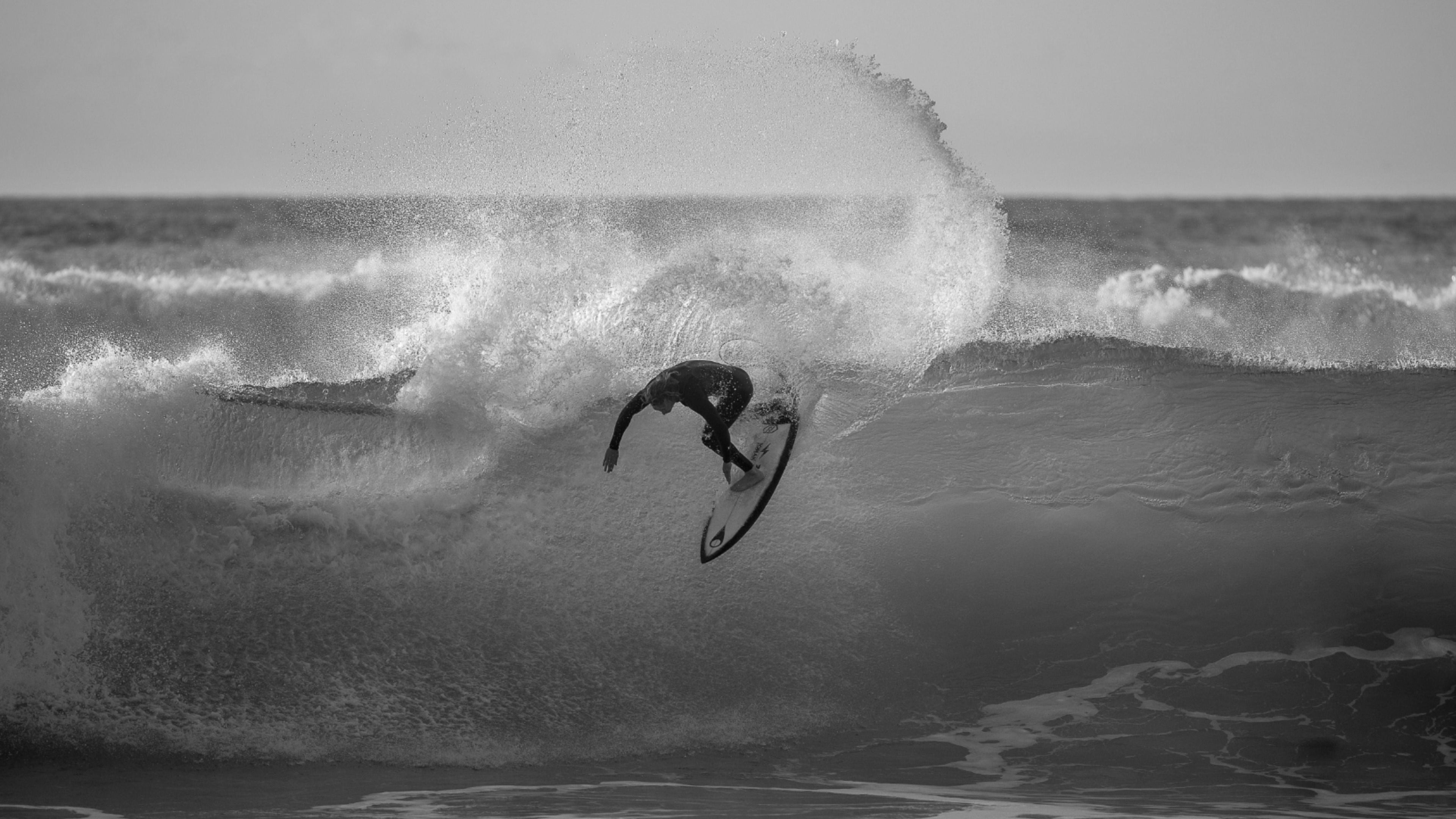 Sooruz big wave black white