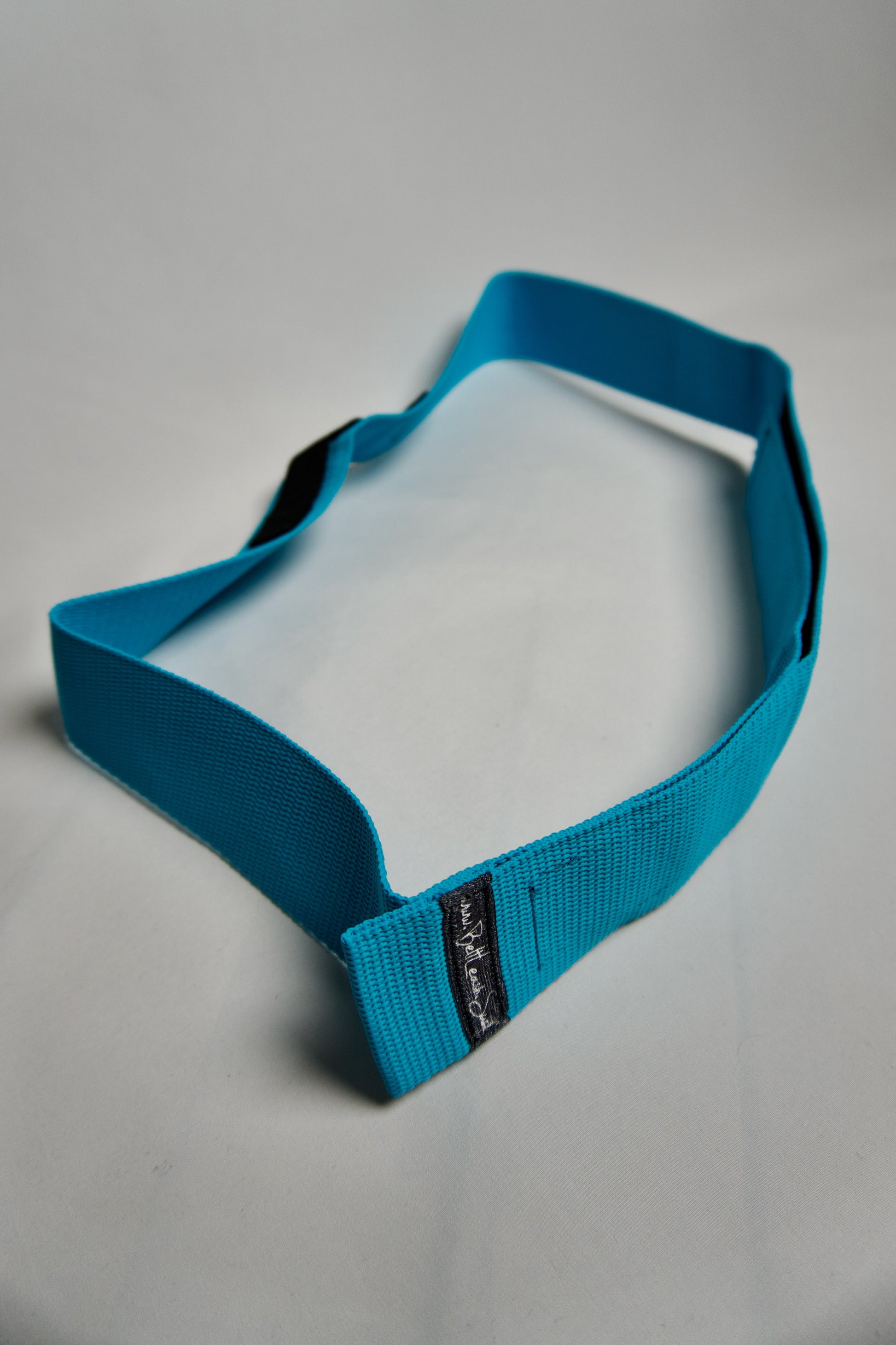 belt leashe Mirka na river surf