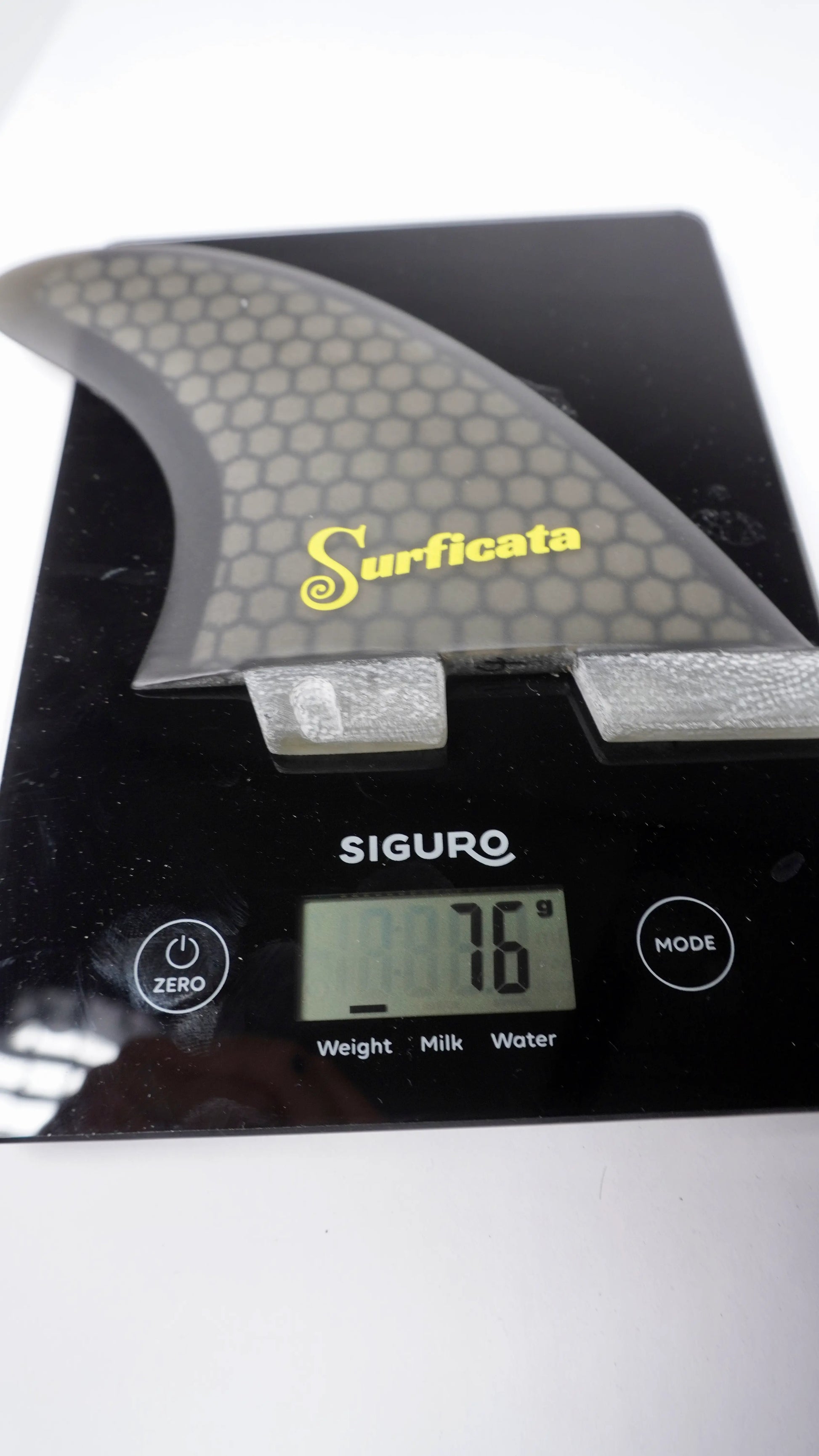 Surficata Honeycomb finy FCSII, velikost M, jeden kus na váze 76g