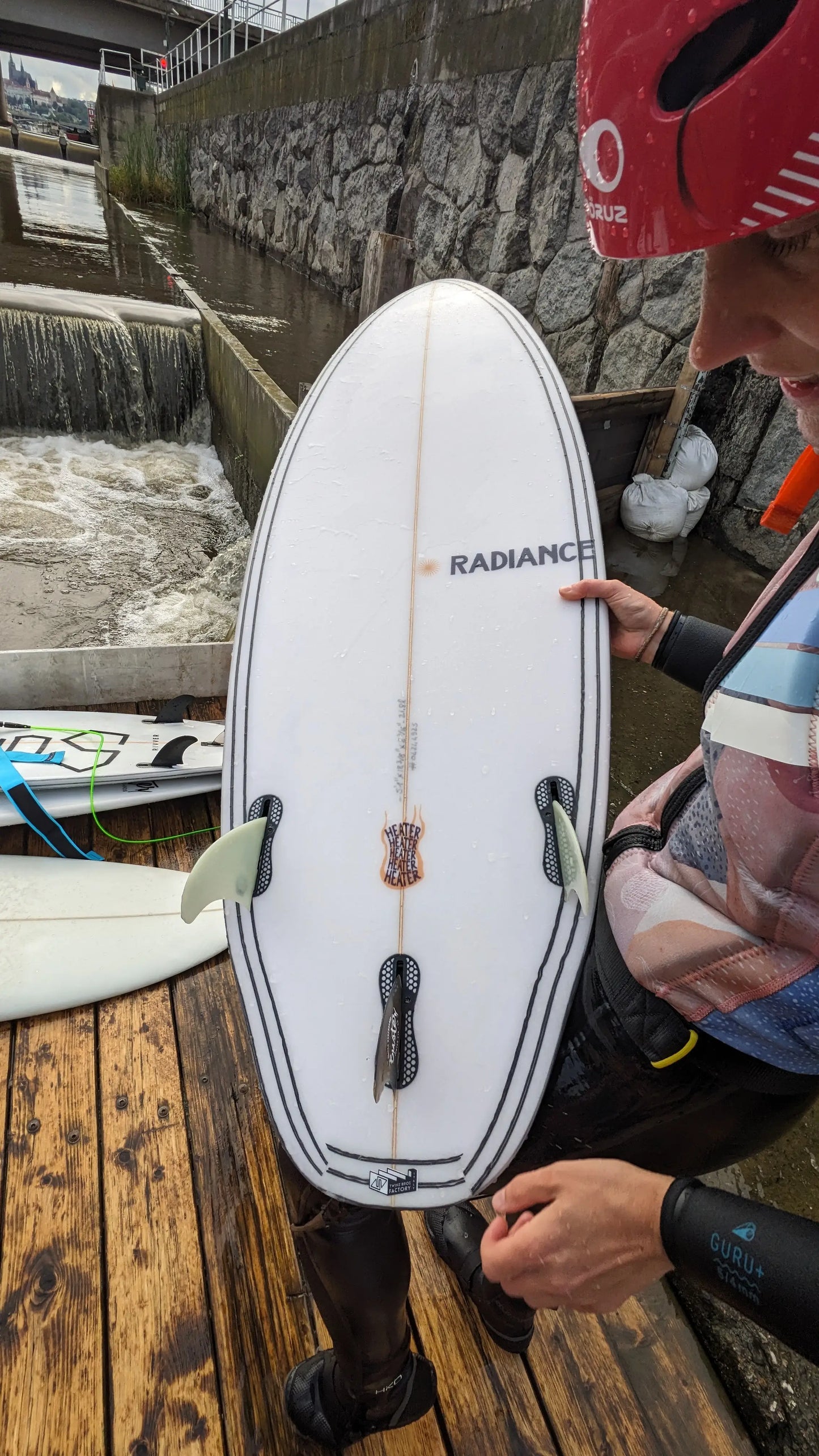 Radiance The Heater, se surfařkou