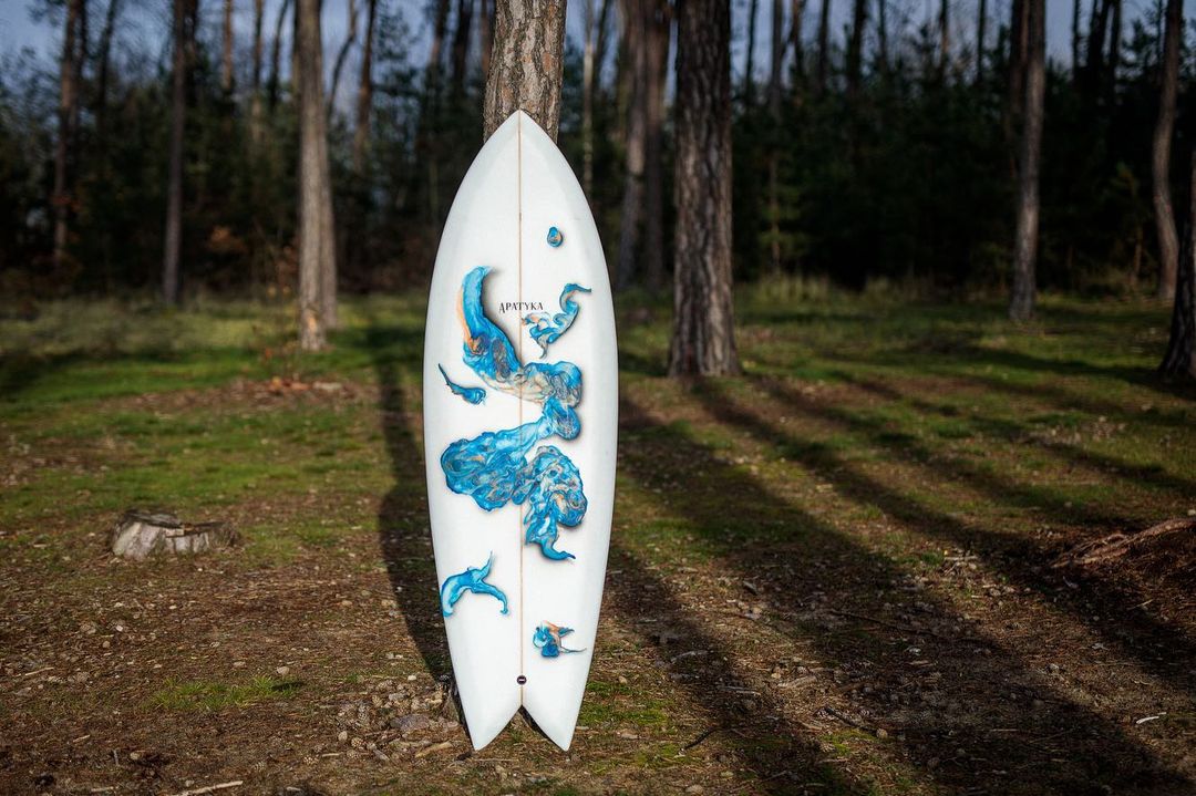 Apatyka Surfboards, surf, zapadající slunce