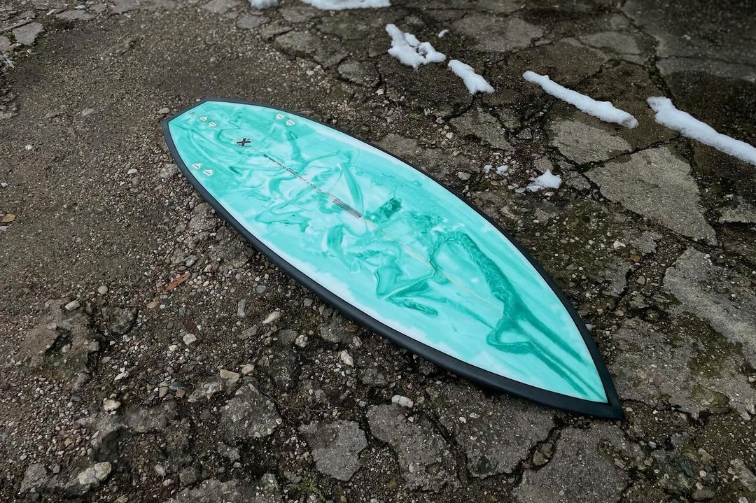 Apatyka Surfboards, river board, zdobeny zelena