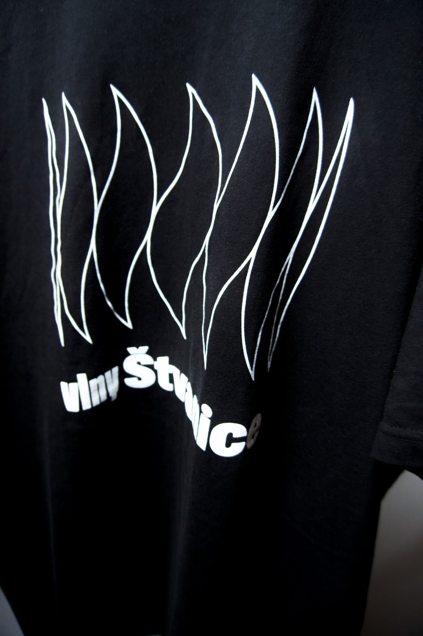 Vlny Štvanice T-shirt ~ Hollow Wave Black