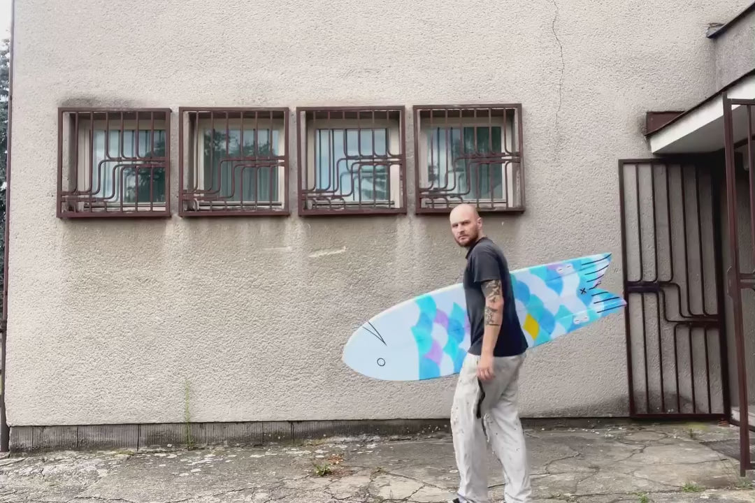 Apatyka Surfboards, miloš ukazuje prkno