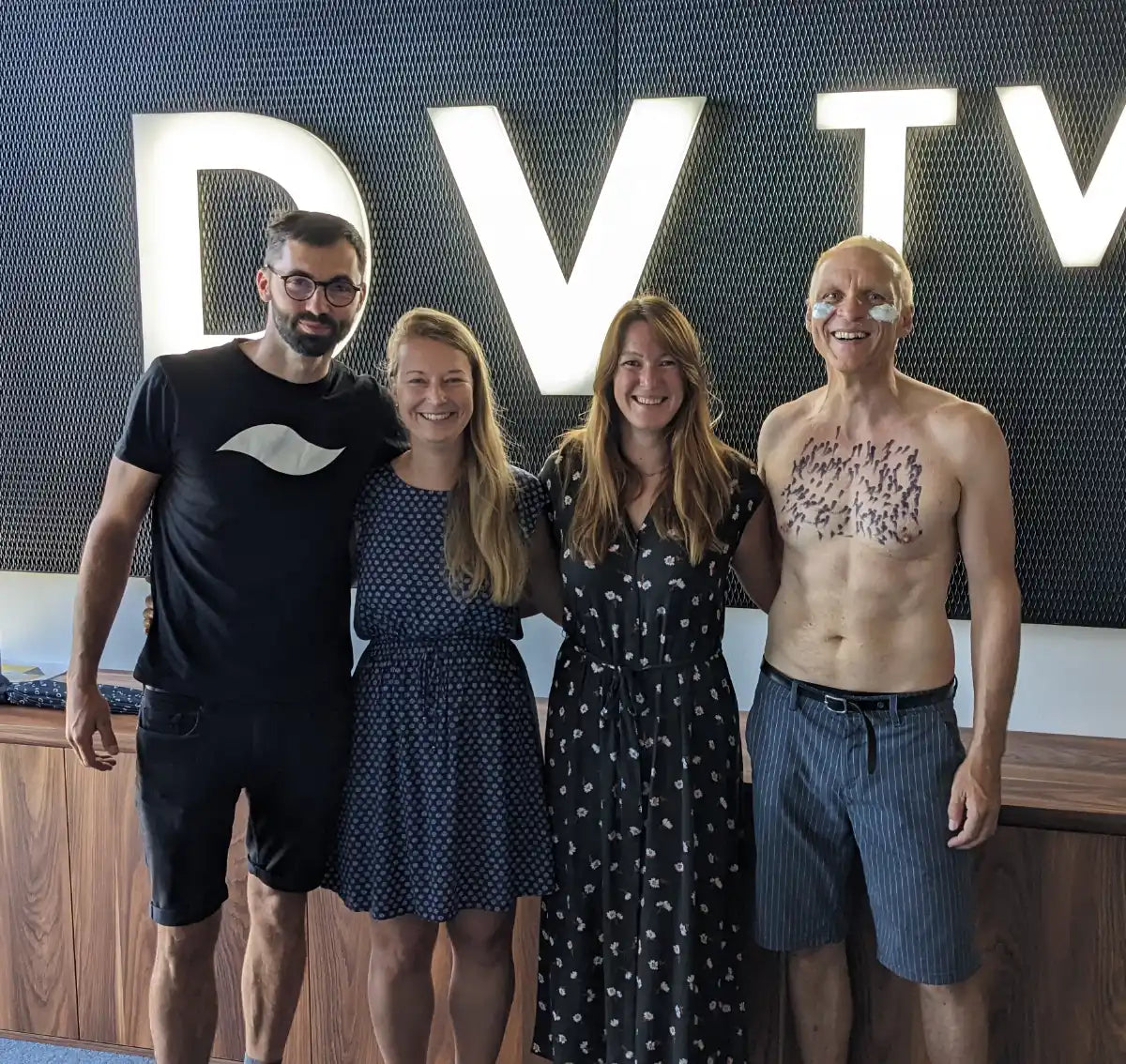 Vlny Štvanice triko ~ Powerful Wave Black, DVTV