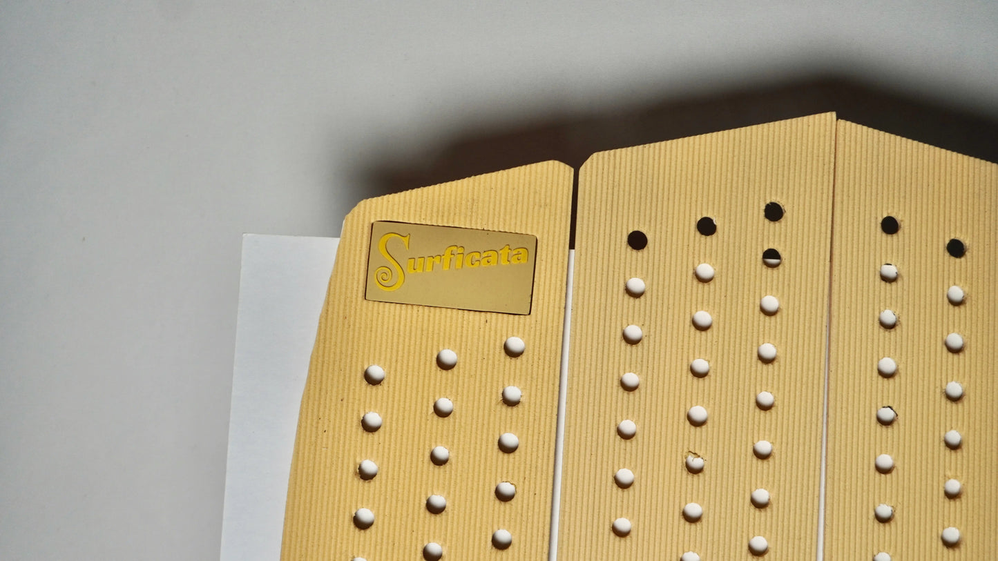 detail EVA gripu surficata s perforací a 3M páskou – vanille