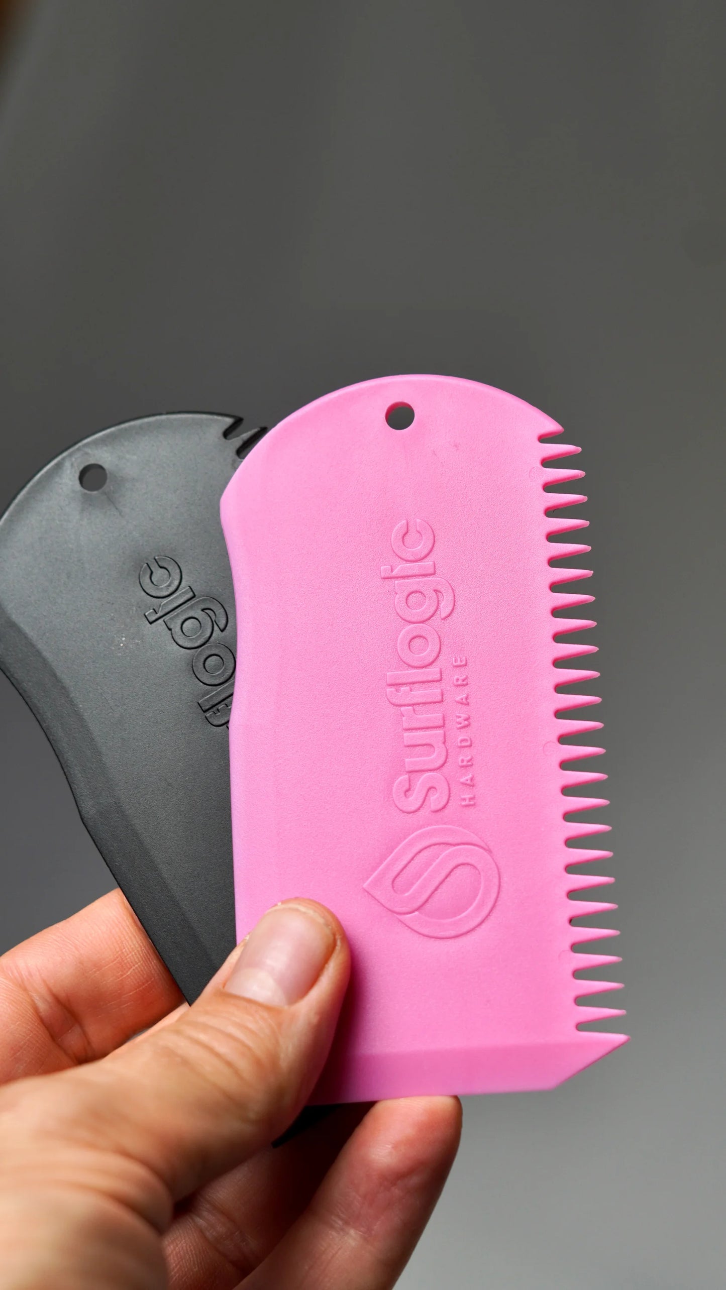 škrabka a hřeben na surfový vosk černá a růžová, Surflogic Wax Comb