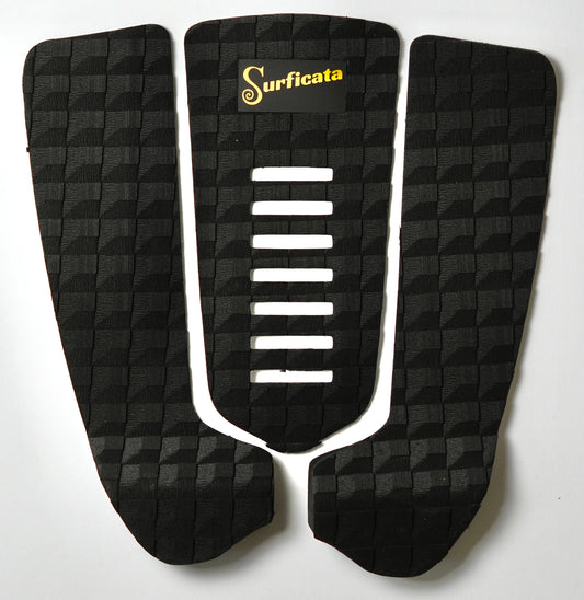 Třídílný černý tail pad Surficata Blackout z EVA pěny, pohled shora.