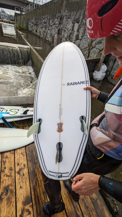 Radiance The Heater, se surfařkou
